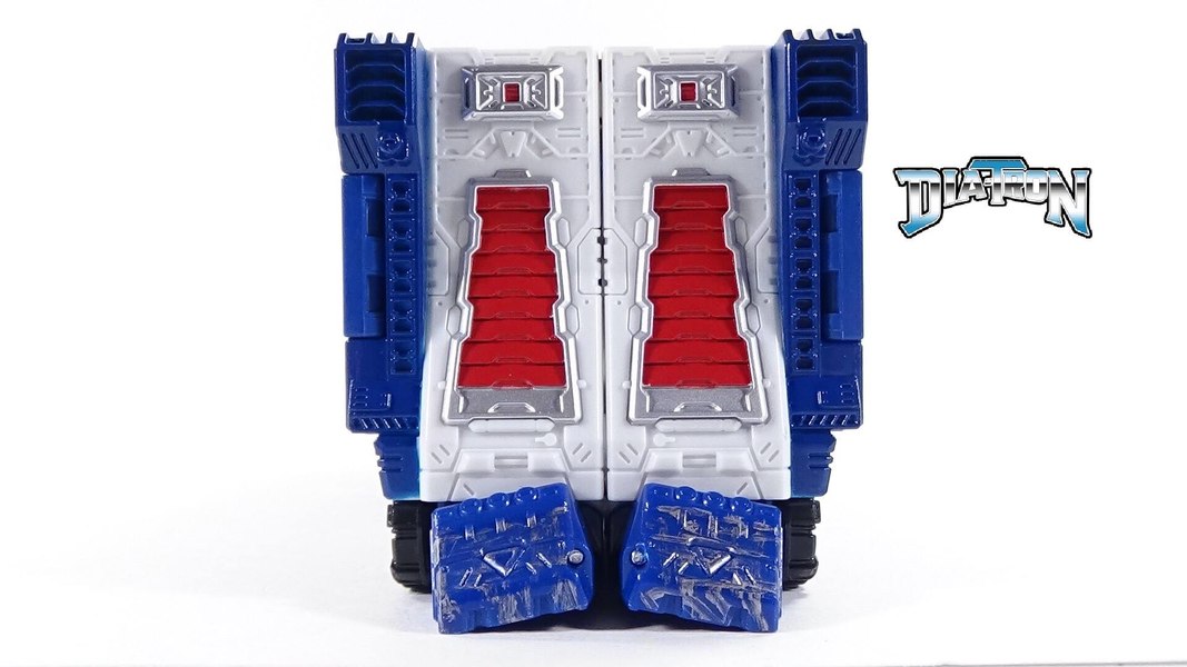 Transformers Siege Ultra Magnus In Hand  (23 of 28)